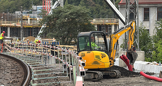 Najednou to jde. Drobnější stavby na železnici po letech kritiky zlevnily