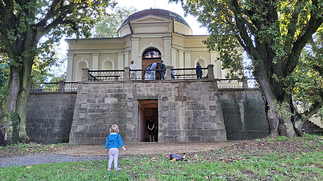 Dobrovolníci zachránili hrobku moravské spisovatelky, přirovnávali ji k Němcové