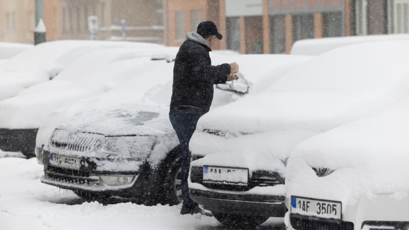 Počasí v Česku na houpačce: V úterý hrozí sněžení, o víkendu teploty vyletí k téměř 20° C