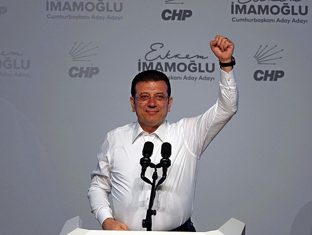 Turecká prokuratura žádá pro Erdoganova soka Imamoglua až 2430 let vězení