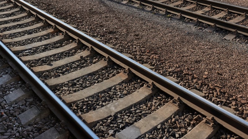 Tragédie mezi Hulínem a Kroměříží: Vlak se střetl s člověkem, policie je na místě