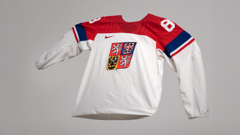 ANKETA: Ohromný státní znak i detaily. Líbí se vám nové hokejové dresy pro olympiádu? 