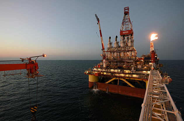 Po exmajiteli Pornhubu projevil zájem o zahraniční aktiva ruského Lukoilu i maďarský MOL