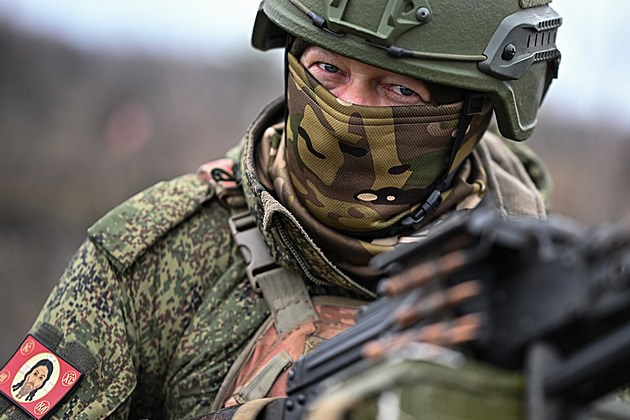 Střelil sebe i kamarády. Ruský voják promluvil o své cestě za dezercí