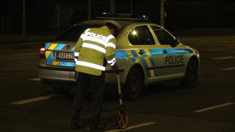 Srážka aut na Hradecku: Nehoda uzavřela dálnici D11, na místě jsou zranění