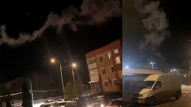 Ukrajinci udeřili na Moskvu. Obyvatelé hlásí výbuchy, nad město stoupal dým