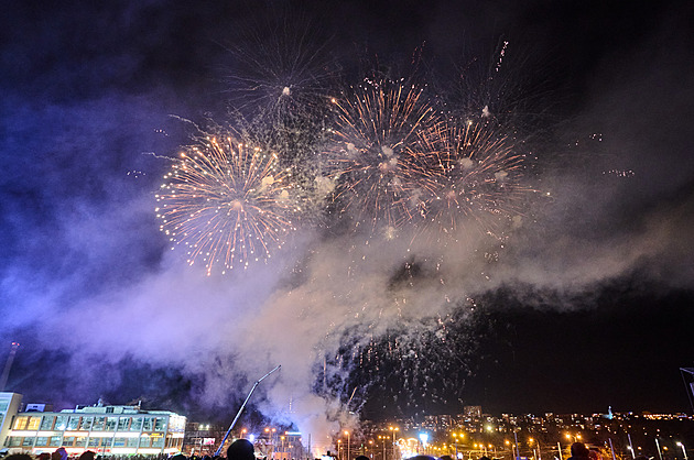 Města rozzáří ohňostroje, jen Hradiště místo pyrotechnické show chystá koncert