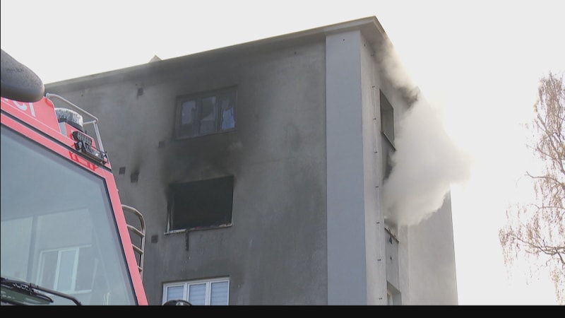 Přežila, ale přišla o všechno. Lidem z Kamenice zničil požár byty, město organizuje sbírku