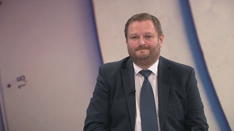 Schodek téměř 300 miliard? Kreativní účetnictví Schillerové, míní ekonom. Viní však i Fialu