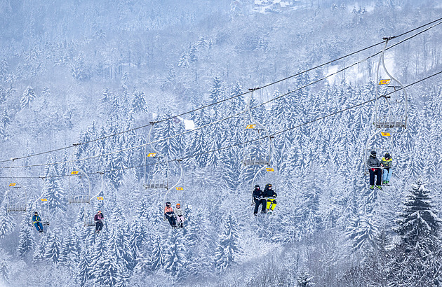 OBRAZEM: Paní Zima na Liberecku kraluje, vykouzlila i majestátní rampouchy