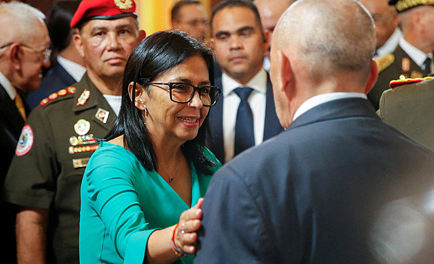 Rozdíly nesmí být. Prozatímní venezuelská prezidentka vyzvala k dohodě s opozicí