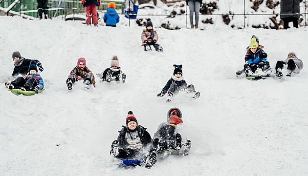 Před pololetními prázdninami nasněží, napadne až 15 centimetrů