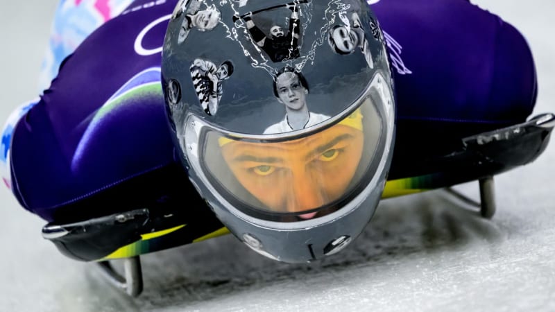 Helma s padlými ve válce je nežádoucí, rozhodl MOV. Ukrajinský sportovec ji nesmí nosit