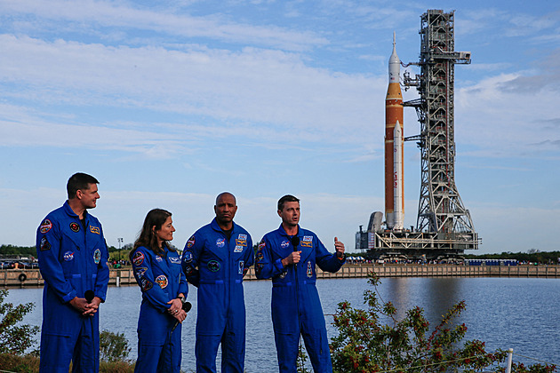 iPhony míří do vesmíru. NASA je nasadí při březnové misi k Měsíci