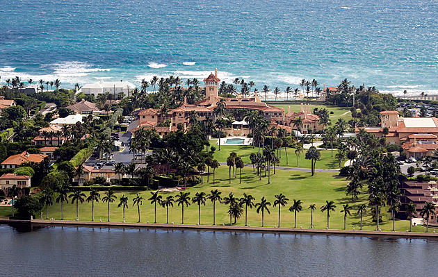 Ozbrojený muž chtěl proniknout do Trumpova sídla, tajná služba ho zastřelila