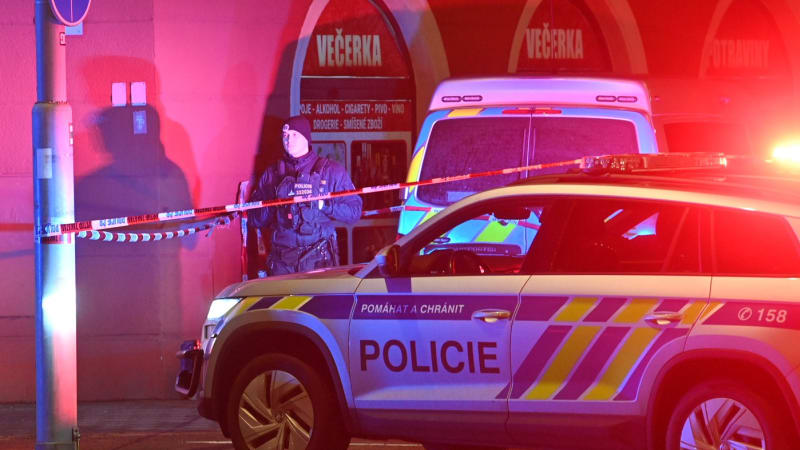 Drama v Havířově: Zabarikádovaný ozbrojenec je po smrti. Zraněného policistu odvezla záchranka