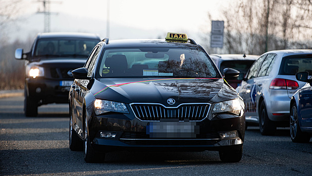 Plexisklo není řešení, pomůže jen detektor kovů, říká taxikář po smrti kolegyně