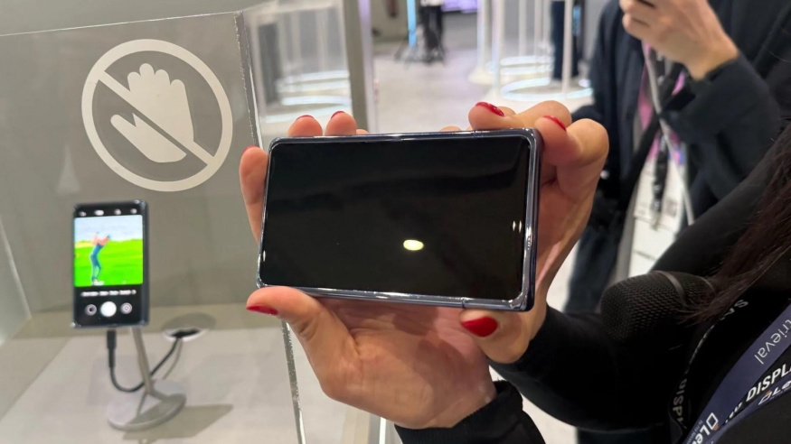 Konec malých displejů: Samsung ukázal panel, který se umí roztáhnout o několik centimetrů