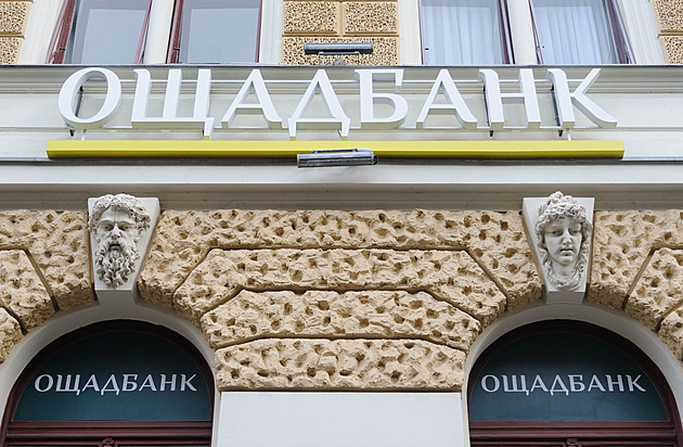 Maďaři zadrželi pracovníky a auta ukrajinské banky. Státní terorismus, zuří Kyjev