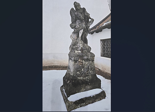 Čeká archanděla Michaela stěhování? Kravaře chtějí zpět vzácnou sochu