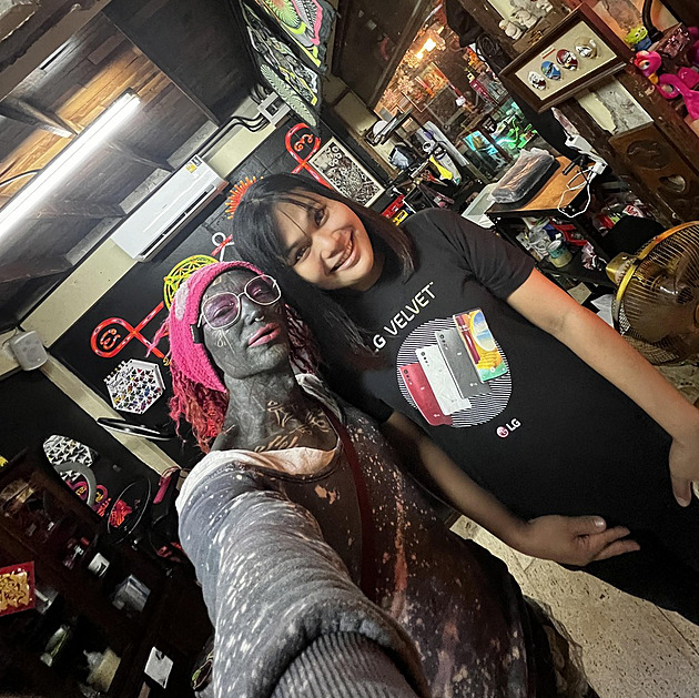 Transgender žena tetuje vážně nemocné, lidé jsou nadšení