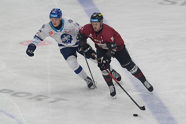 ONLINE: Kometa, Třinec i Vary v předkole vedou. Sparta hraje s Kladnem bez branek