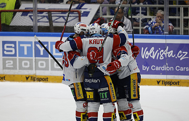 ONLINE: Pardubice zvyšují a přibližují se mečbolu. Plzeň srovnává se Spartou