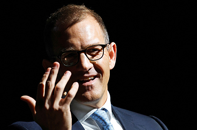 Royal Mail čelí ostré kritice. Hájit sebe i poštu musel před Brity Křetínský