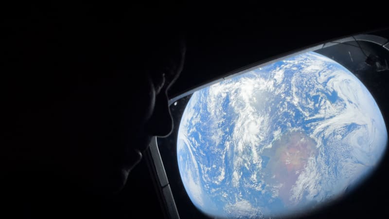 OBRAZEM: Země pohledem z vesmírné lodi. Astronauti poslali úchvatné fotky z cesty k Měsíci