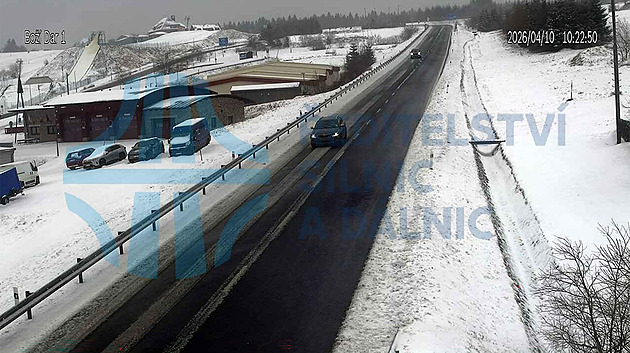 Západ Čech zasypal sníh, Karlovarsko hlásí problémy v dopravě