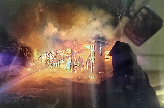 Dílnu v Aši zachvátil požár, plameny objekt zcela zničily