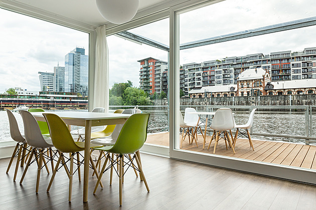 Hausbót Anna je na prodej. Romantika v Holešovicích vyjde na 9,99 milionu