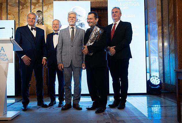 Pavel předal Vetchému Cenu Arnošta Lustiga. Obrovská odpovědnost, řekl herec