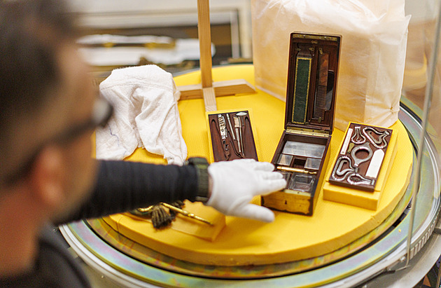 OBRAZEM: Čím střílel a čím se holil Napoleon? Slavkov ukazuje i šavli císaře