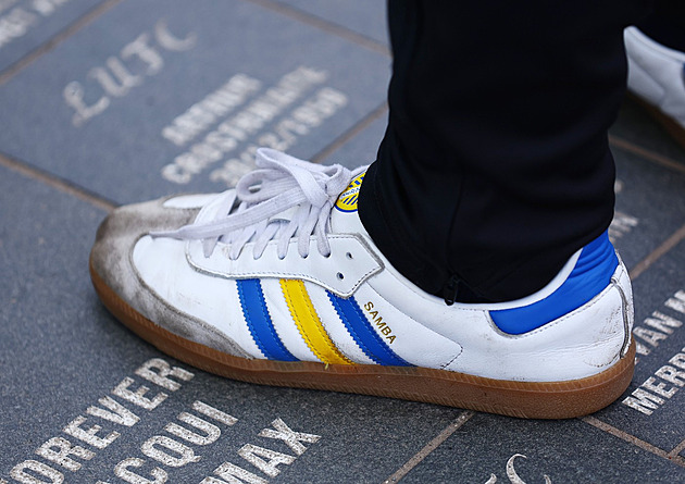 Adidas překonal všechna očekávání analytiků, firmě pomáhá i blížící se šampionát