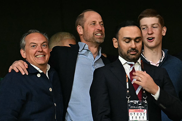 Bouřlivé oslavy a zpěv na tribuně. Triumf Aston Villy prožíval i princ William