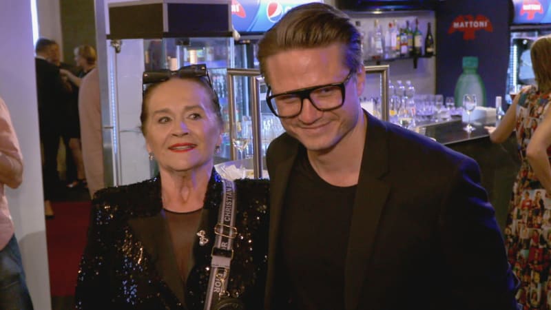 Rozvádět se je synův koníček, rýpla si Gregorová do Brzobohatého. Odmítla mu mluvit do života
