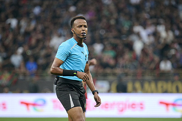 MS ve fotbale 2026 ONLINE: Nejlepšímu sudímu Afriky zakázali vstup do USA