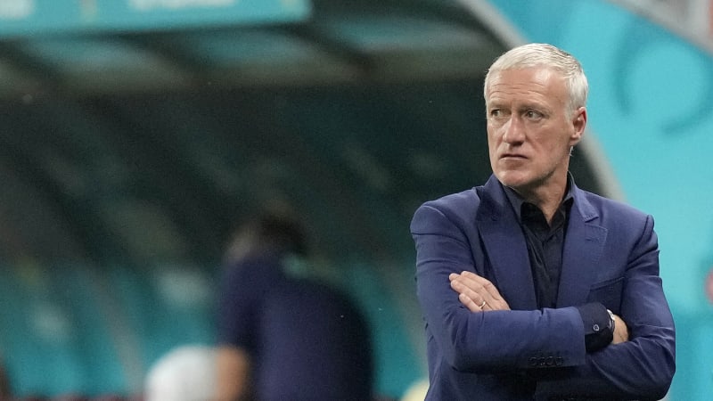 Trenér fotbalistů Francie Deschamps opouští MS a vrací se domů. Letí truchlit