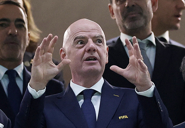 Infantinovi věříme! Vedení FIFA podpořilo šéfa a omluvilo se, UEFA to však nepřijímá