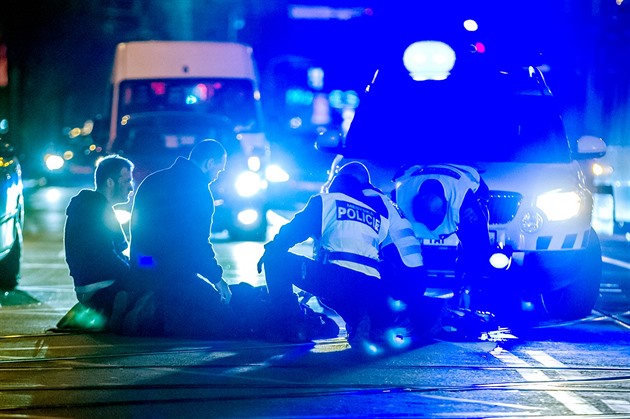 Jeden z nejtragičtějších víkendů roku. Nehody na silnicích nepřežilo sedm lidí